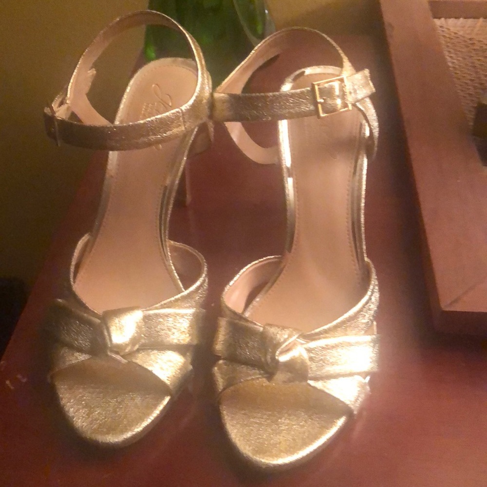 Jewel Badgley Mischka